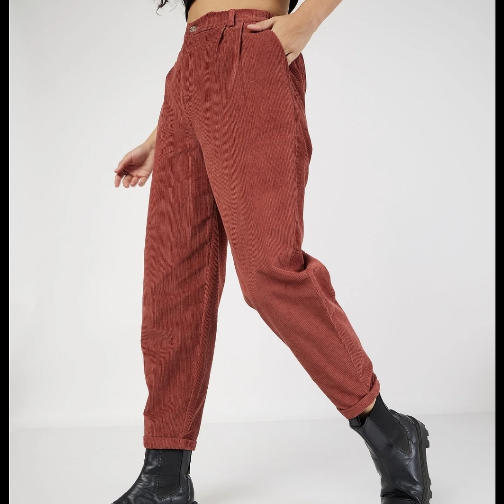 MADEWELL  Burgundy Corduroy High-Rise Tapered Pants. in a size medium